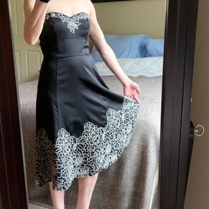 Embroidered strapless dress